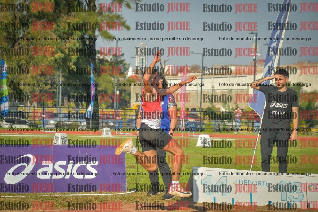 Fotos del salto en largo de varones