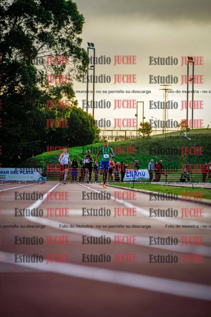 Fotos de los relevos 4x400 m de varones