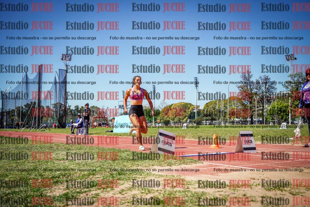Fotos del salto en largo de mujeres