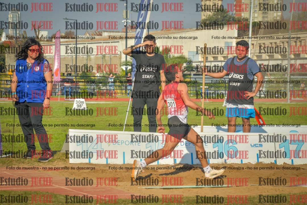 Fotos del salto en largo de varones