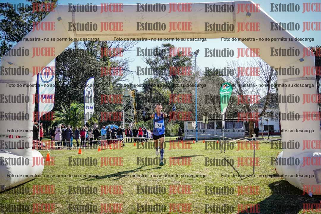 Fotos de la llegada del cross de 8000 m