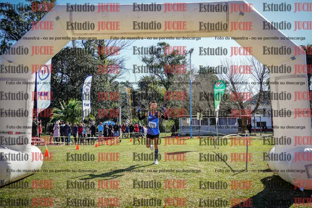 Fotos de la llegada del cross de 8000 m