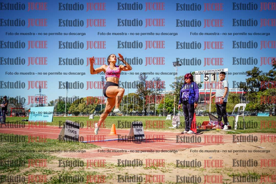Fotos del salto en largo de mujeres
