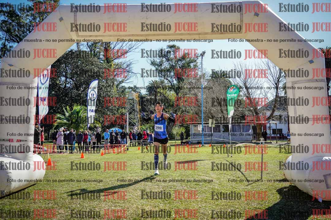 Fotos de la llegada del cross de 8000 m