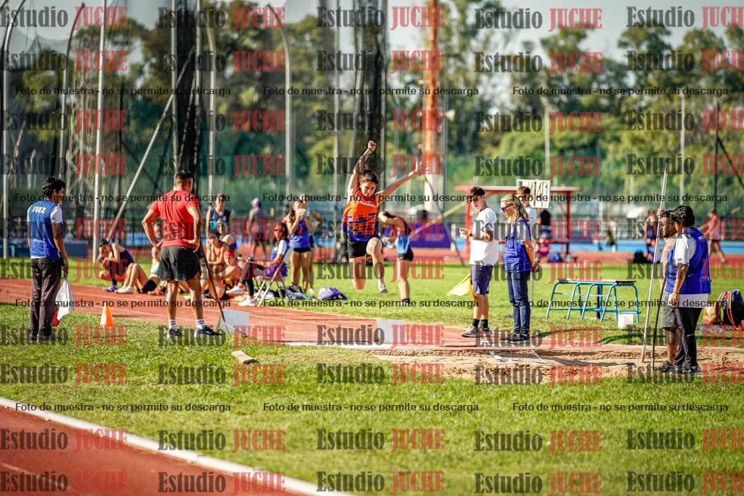 Fotos del salto en largo de mujeres