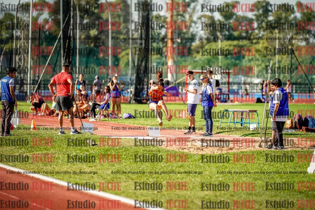 Fotos del salto en largo de mujeres