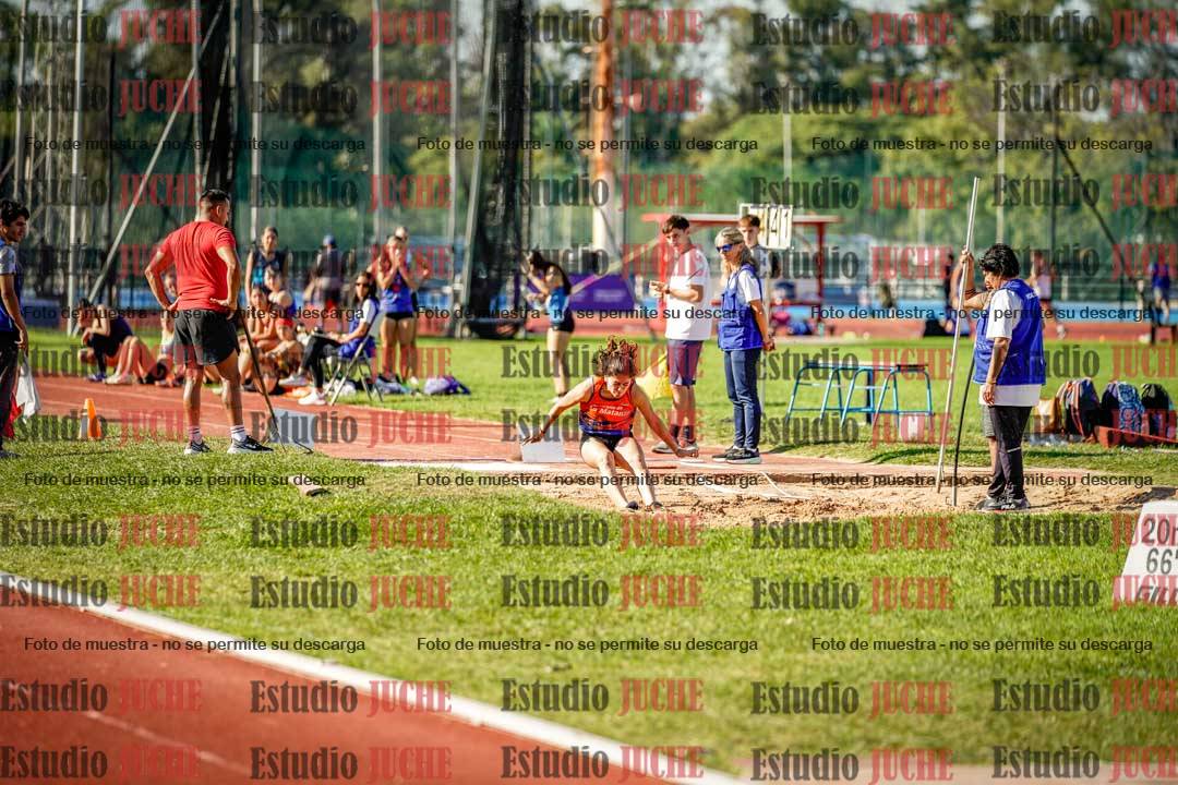 Fotos del salto en largo de mujeres
