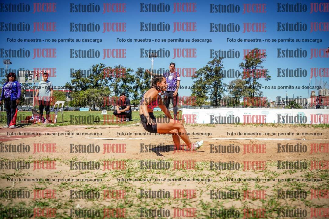 Fotos del salto en largo de mujeres