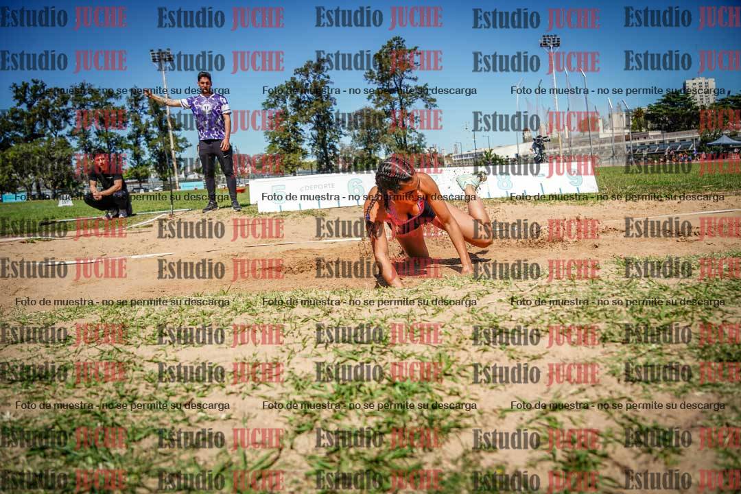 Fotos del salto en largo de mujeres