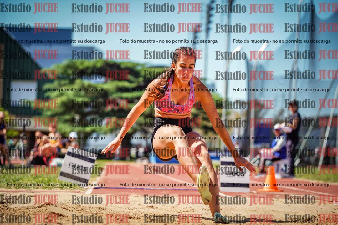 Fotos del salto en largo de mujeres