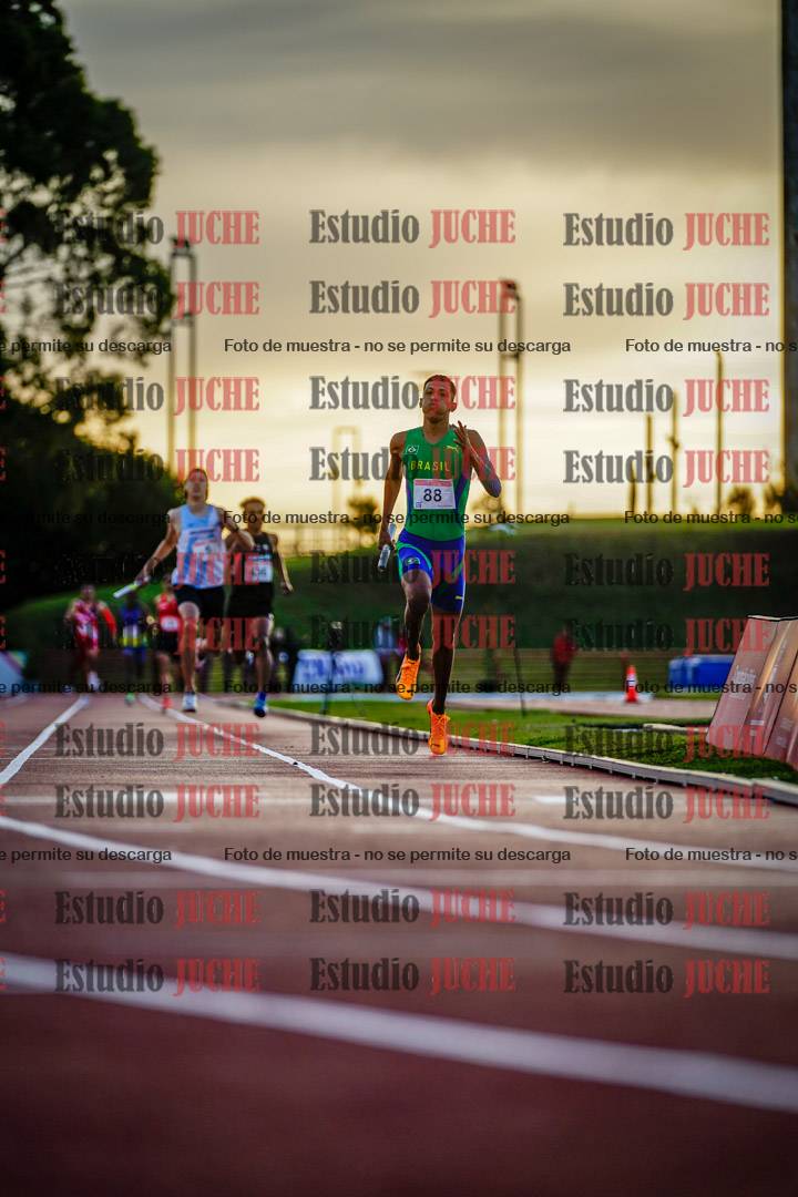 Fotos de los relevos 4x400 m de varones