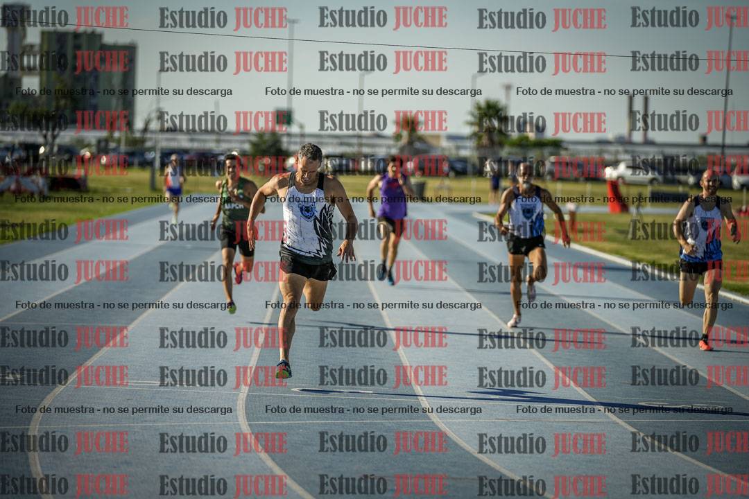 Fotos de los 400 m llanos de varones