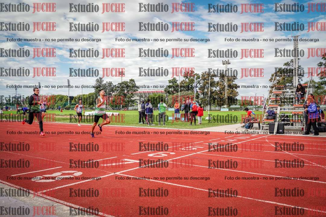 Fotos de los 400 m llanos de varones