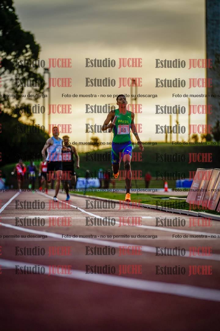 Fotos de los relevos 4x400 m de varones