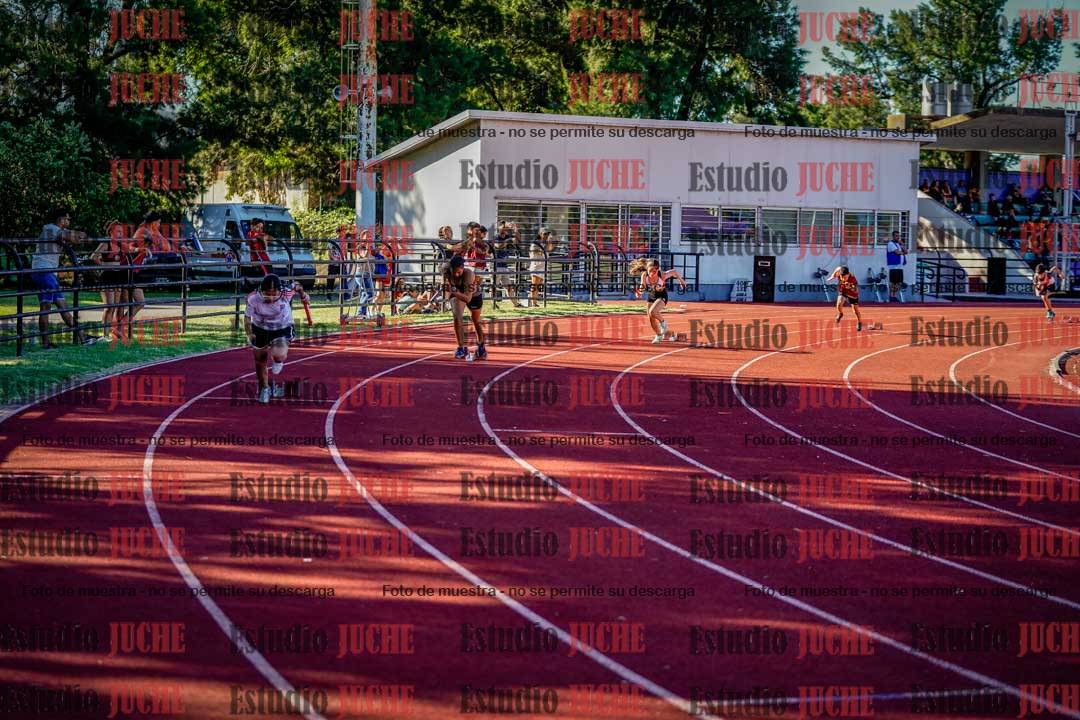 Fotos de las postas 5x80 m llanos de mujeres y varones