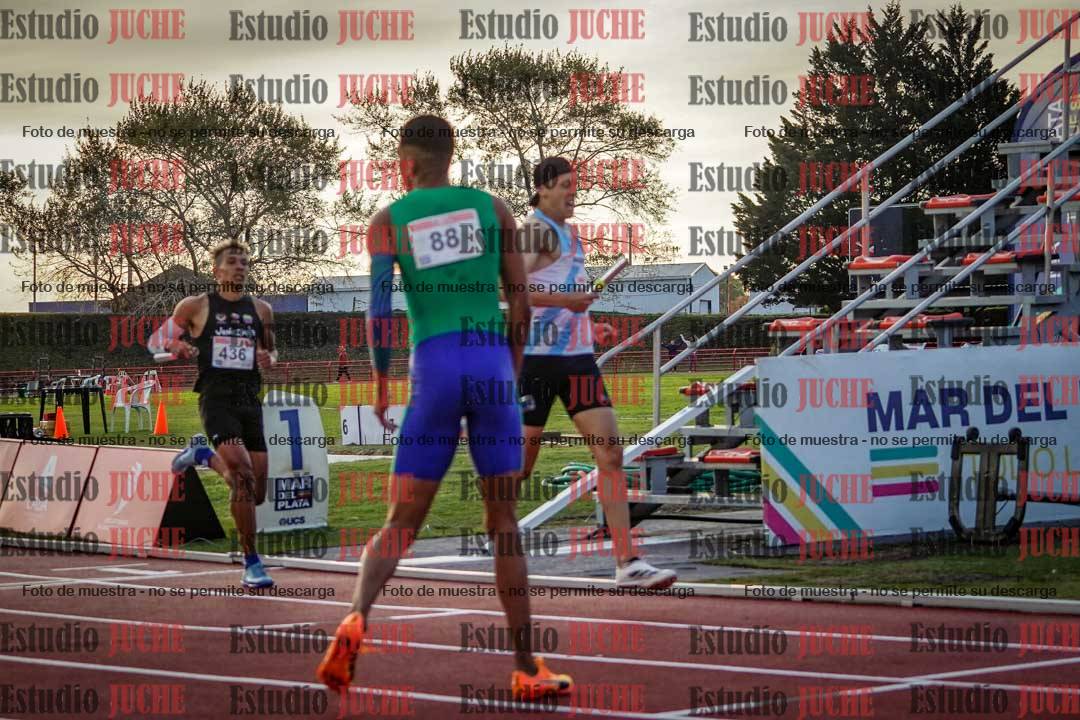 Fotos de los relevos 4x400 m de varones