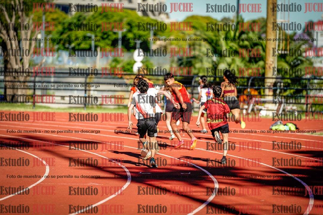 Fotos de las postas 5x80 m llanos de mujeres y varones