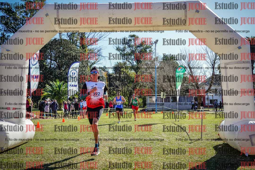 Fotos de la llegada del cross de 8000 m
