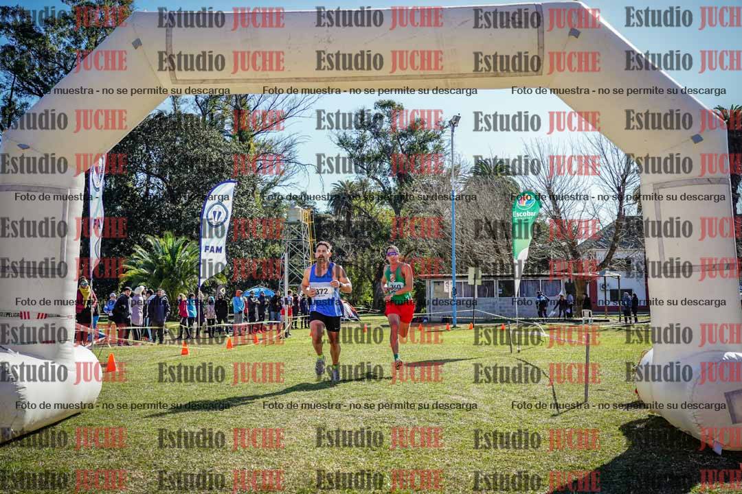 Fotos de la llegada del cross de 8000 m