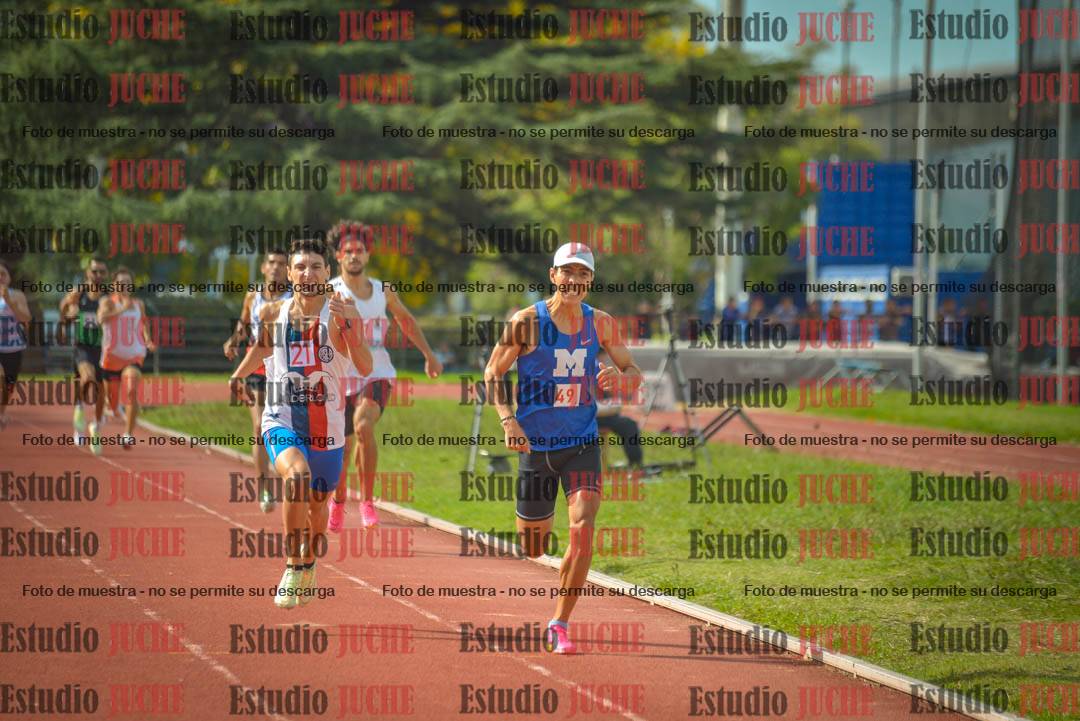 Fotos de los 800 m llanos de varones