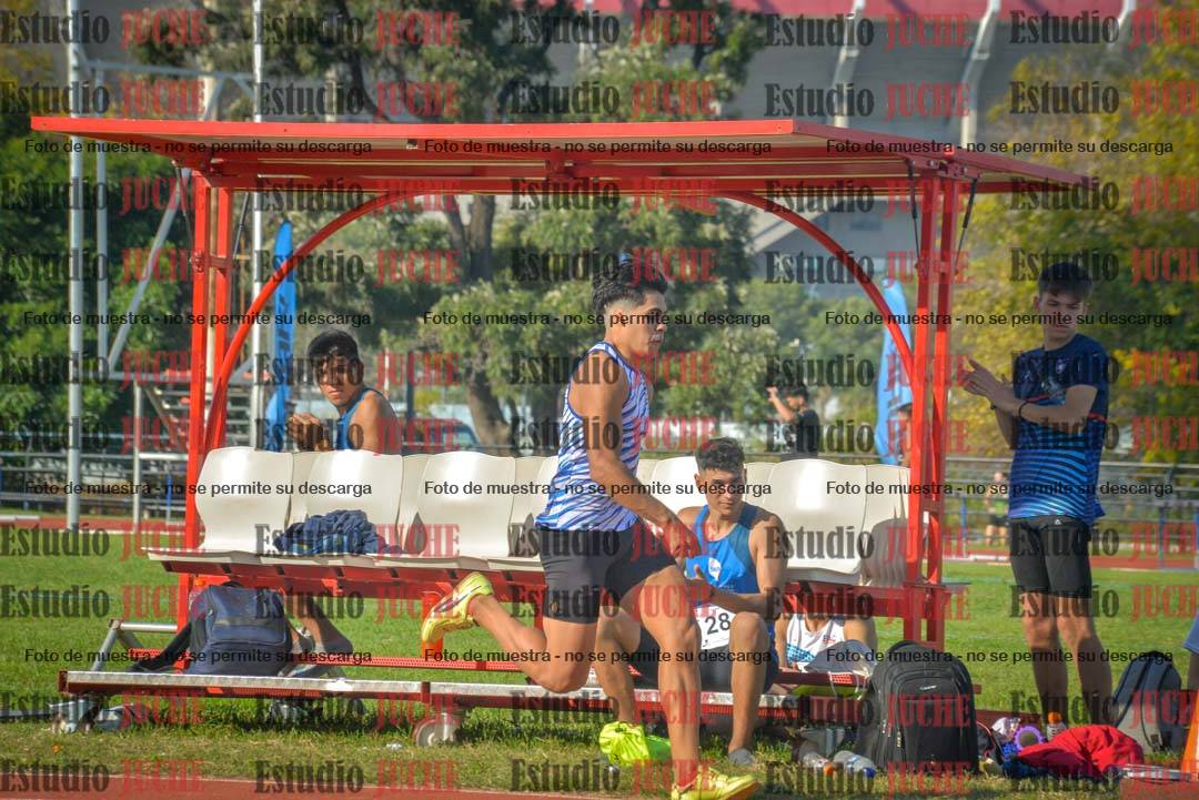 Fotos del salto en largo de varones