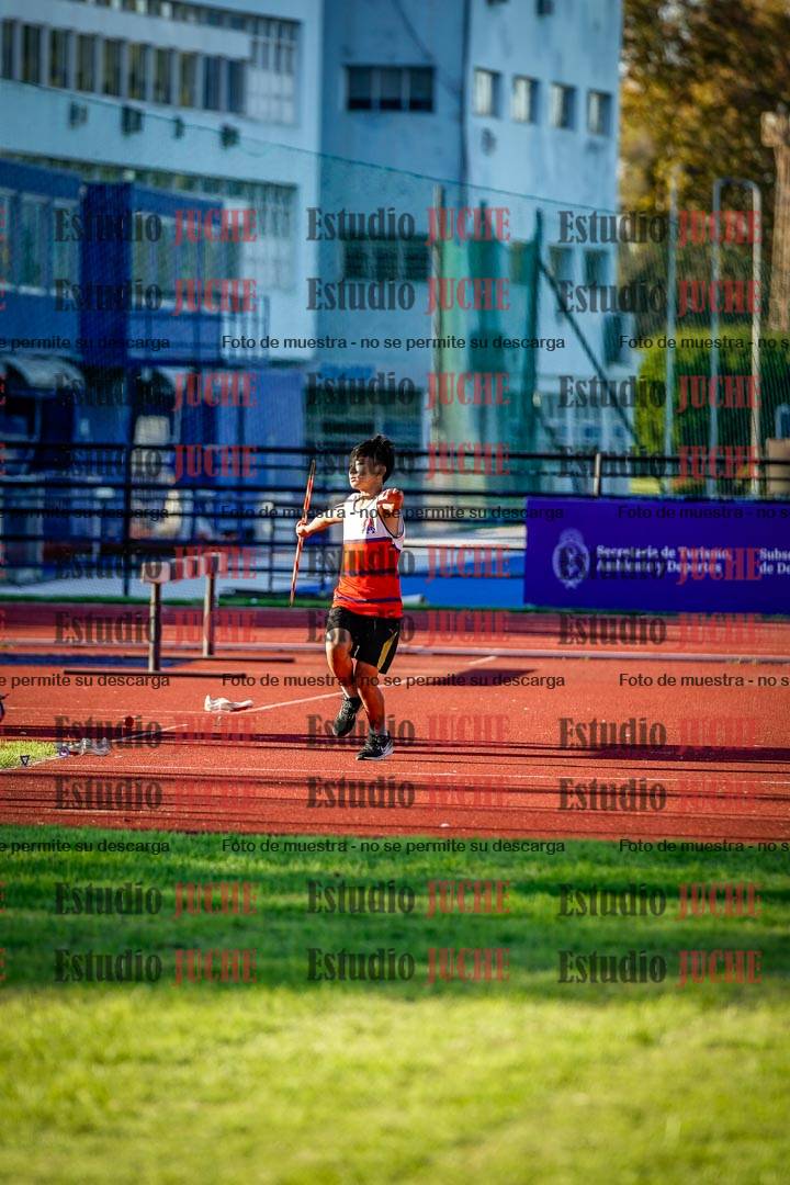 Fotos del lanzamiento de jabalina de mujeres y varones - U14