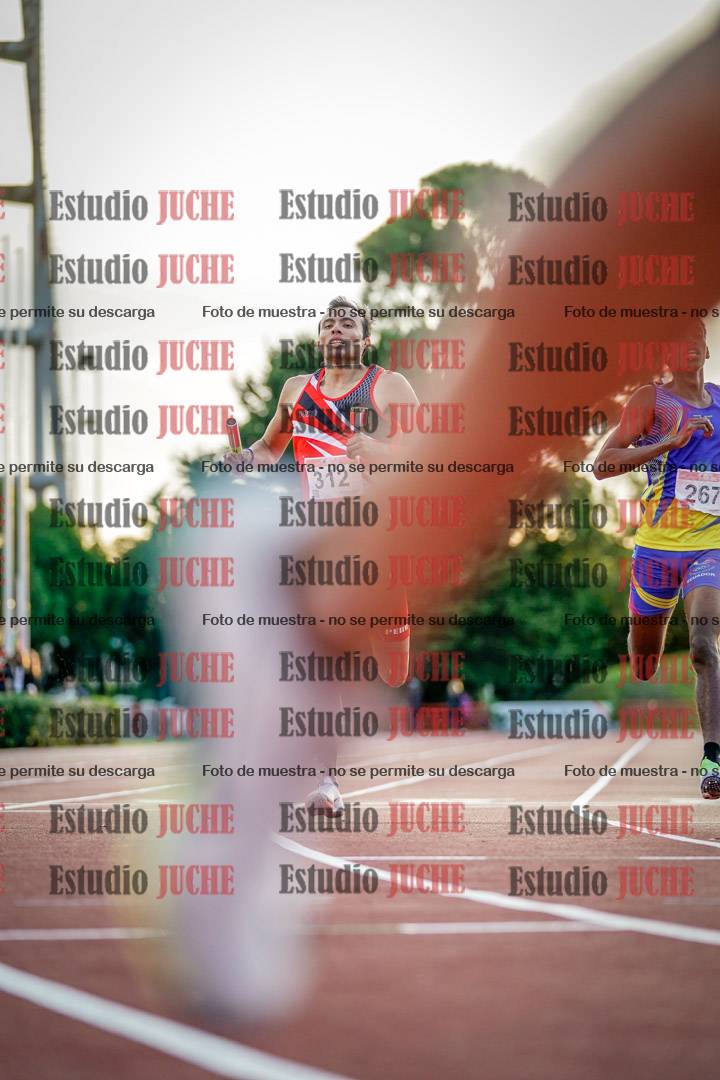 Fotos de los relevos 4x400 m de varones
