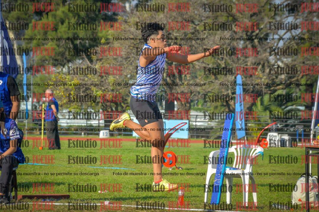 Fotos del salto en largo de varones