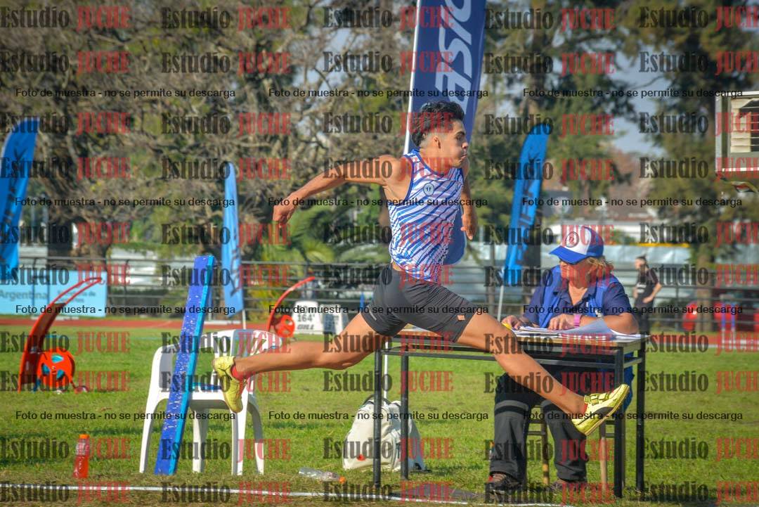 Fotos del salto en largo de varones