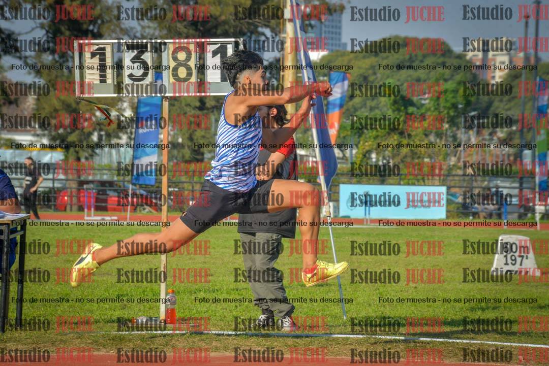 Fotos del salto en largo de varones
