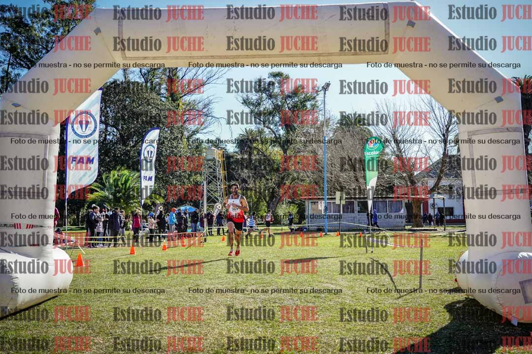 Fotos de la llegada del cross de 8000 m