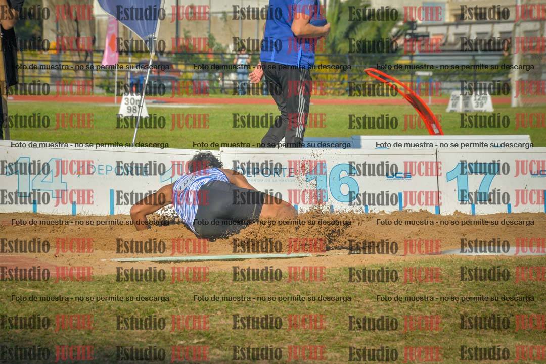 Fotos del salto en largo de varones