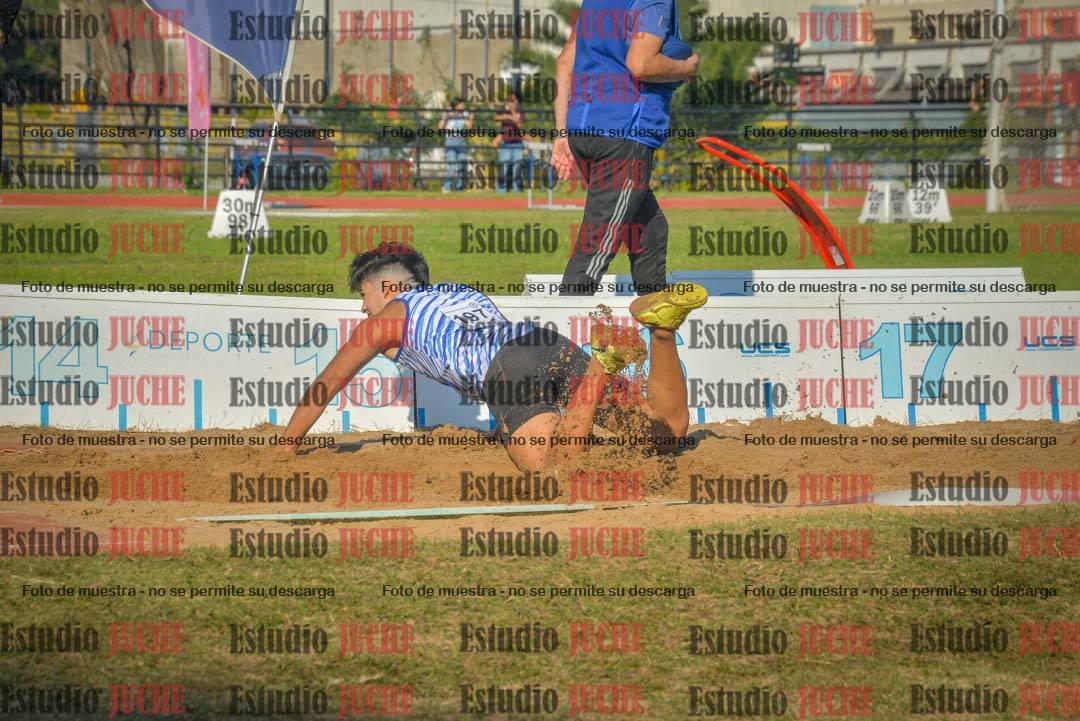 Fotos del salto en largo de varones