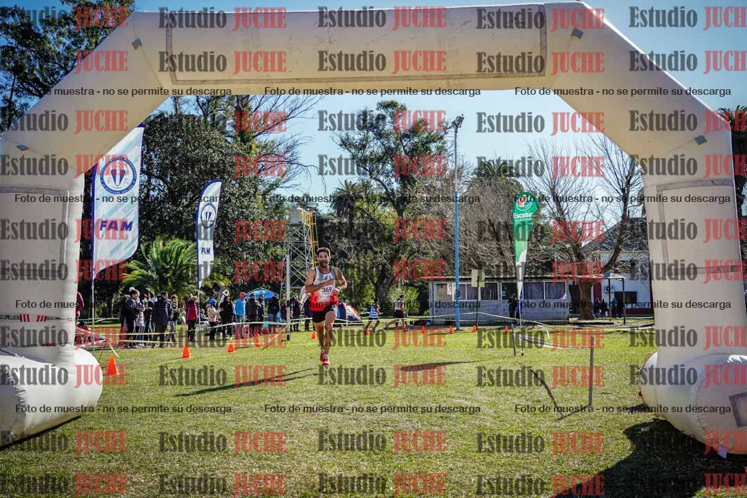 Fotos de la llegada del cross de 8000 m