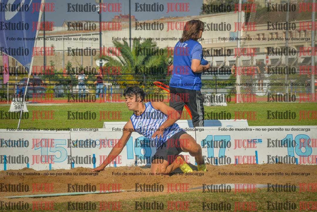 Fotos del salto en largo de varones