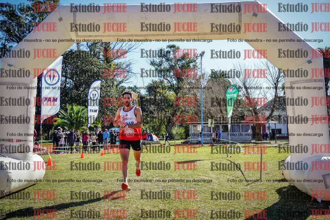 Fotos de la llegada del cross de 8000 m