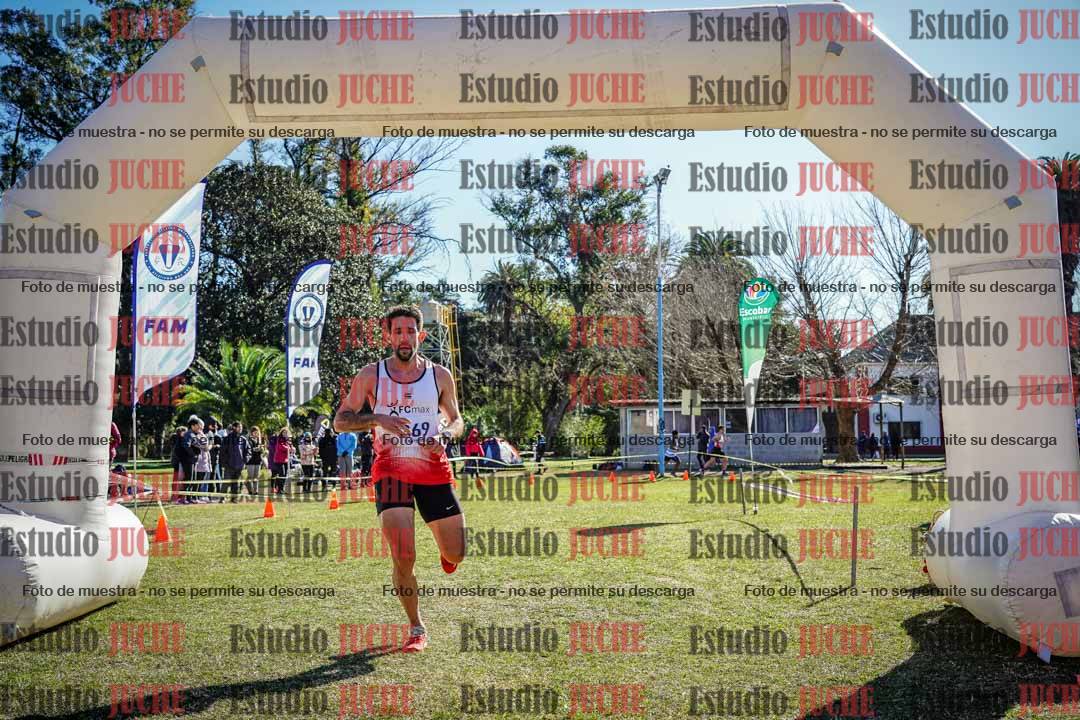 Fotos de la llegada del cross de 8000 m