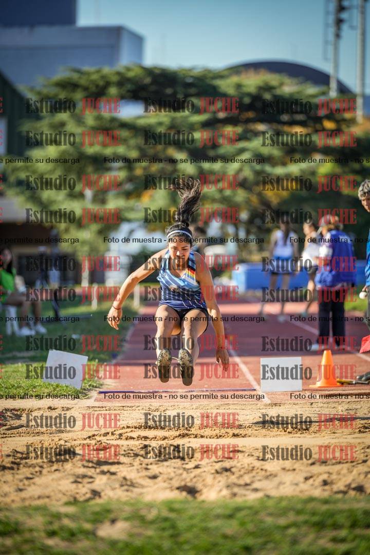 Fotos del salto en largo de mujeres - incluye U16