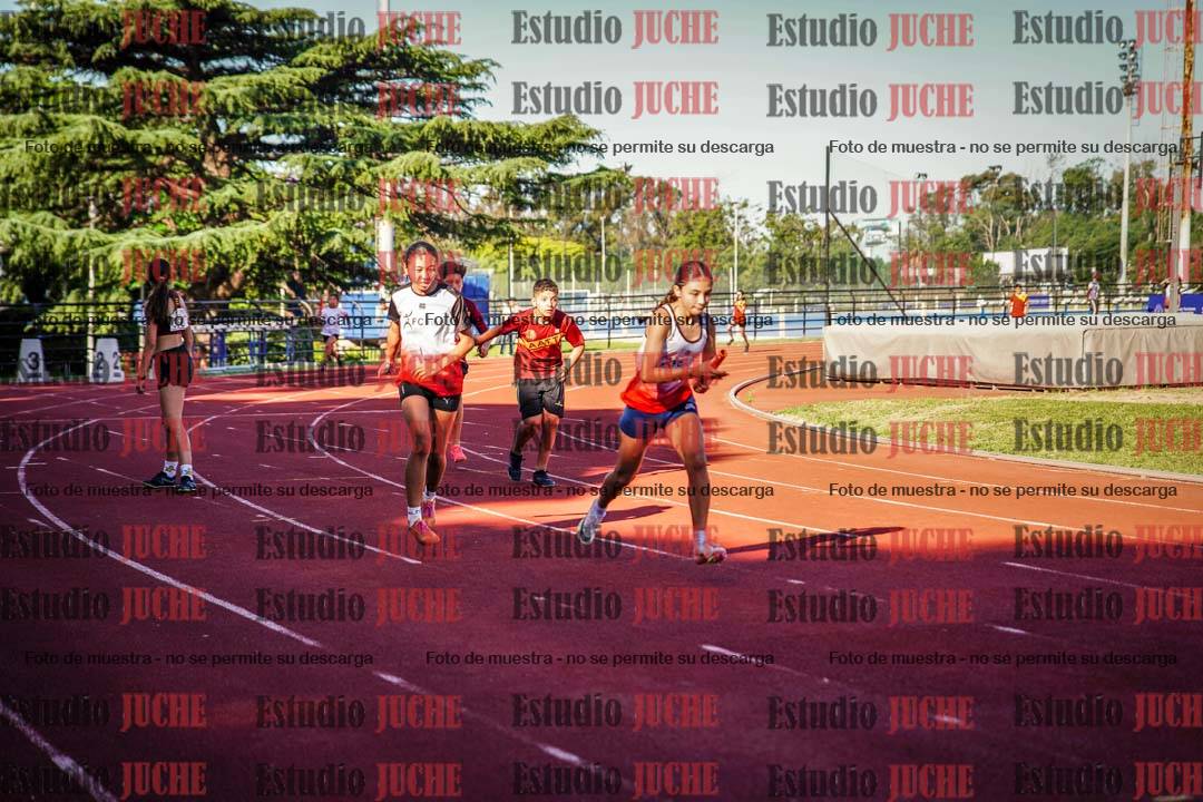 Fotos de las postas 5x80 m llanos de mujeres y varones