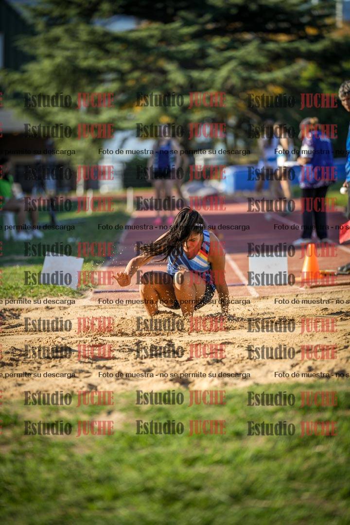 Fotos del salto en largo de mujeres - incluye U16