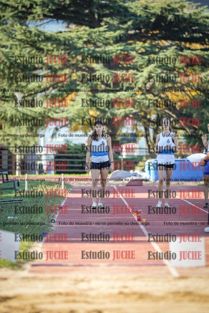 Fotos del salto en largo de mujeres - incluye U16