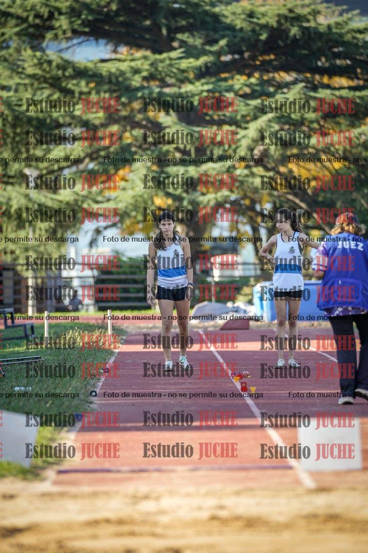 Fotos del salto en largo de mujeres - incluye U16