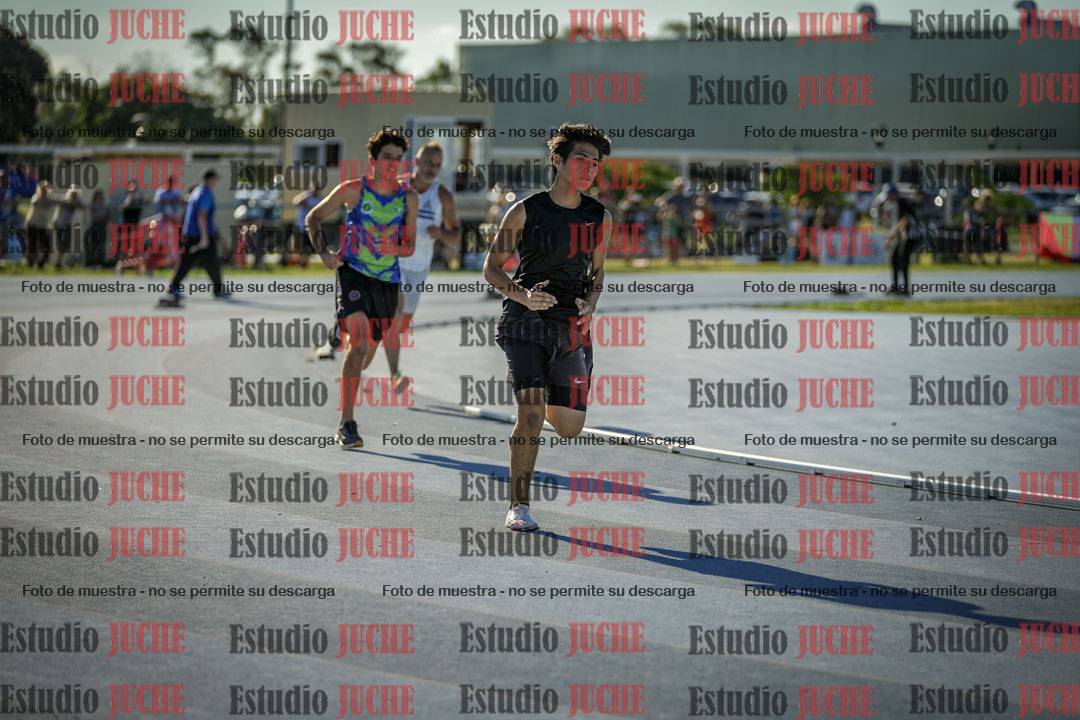 Fotos de los 400 m llanos de varones