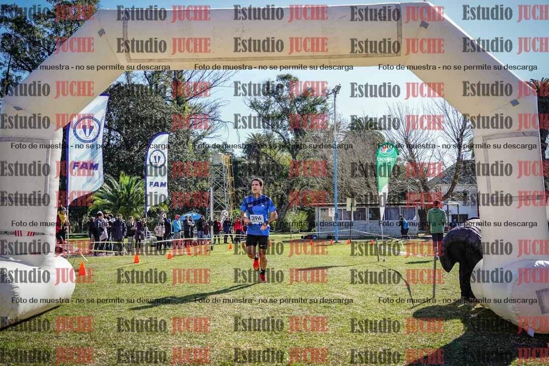 Fotos de la llegada del cross de 8000 m