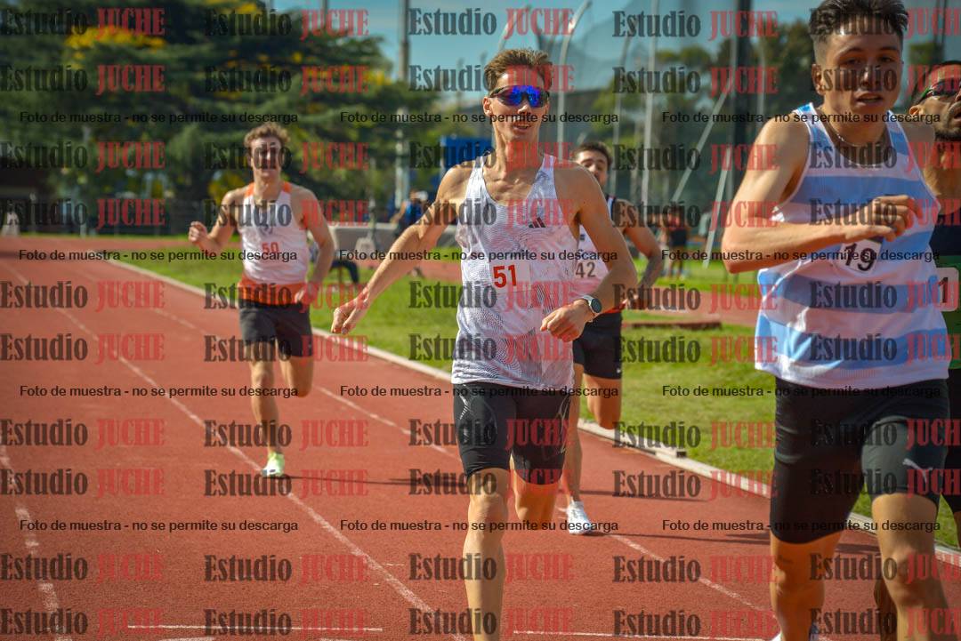 Fotos de los 800 m llanos de varones