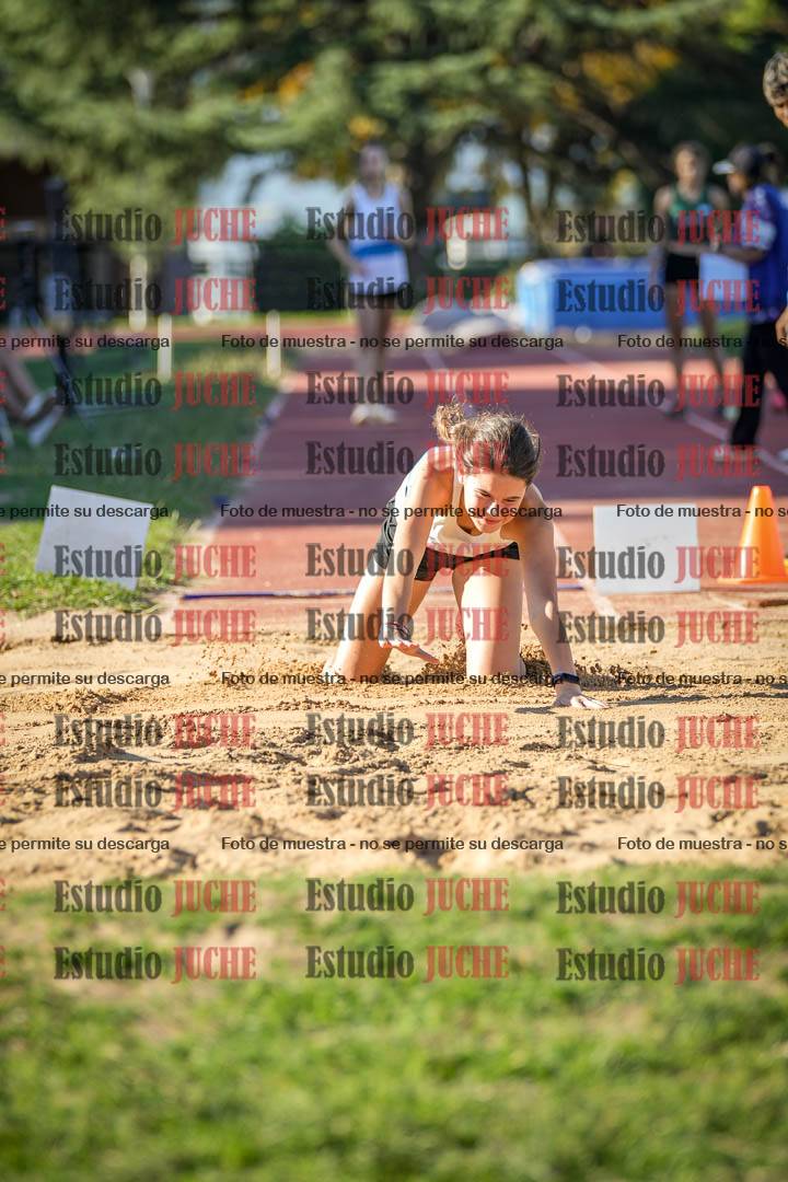 Fotos del salto en largo de mujeres - incluye U16