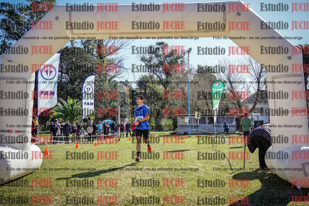 Fotos de la llegada del cross de 8000 m