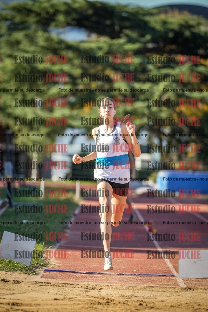 Fotos del salto en largo de mujeres - incluye U16