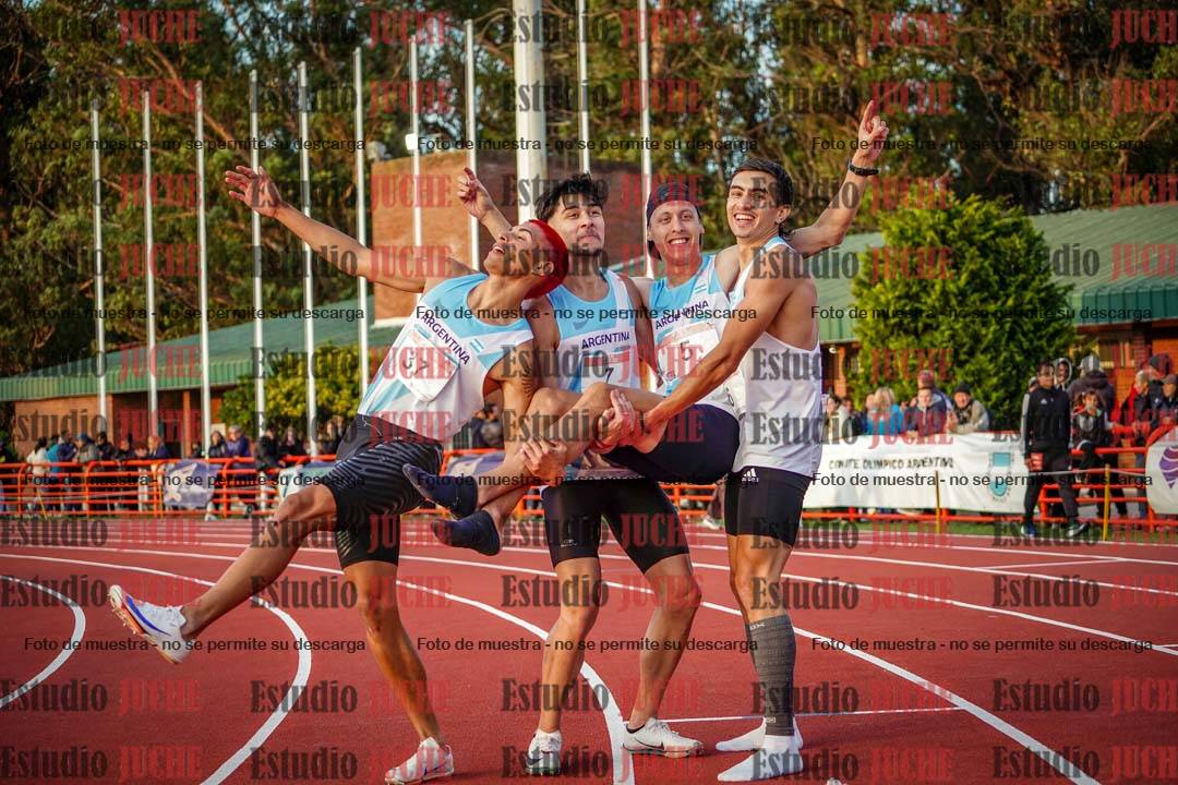Fotos de algunos extras y podios del día 3