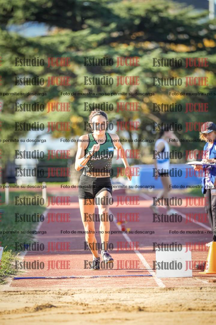 Fotos del salto en largo de mujeres - incluye U16